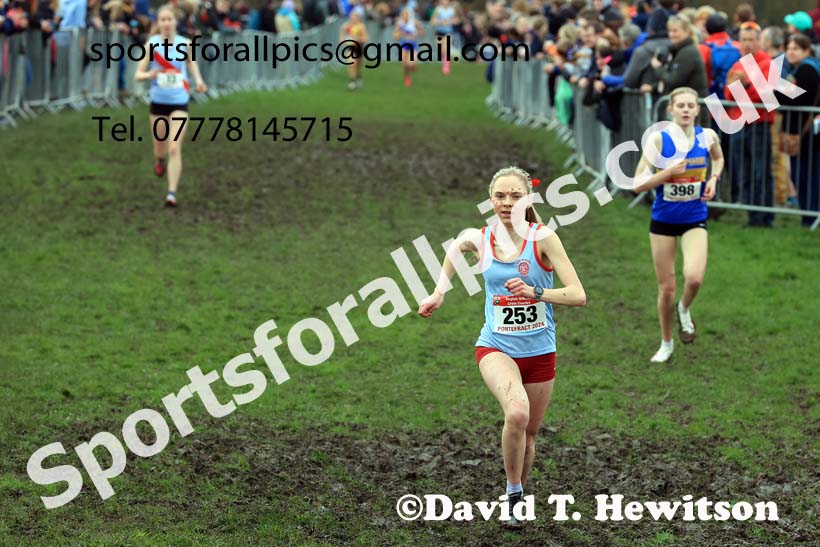 Senior Girls 2024 English Schools Cross Country Champs., Pontefract, March 16th.  Photo: David T. Hewitson/Sports for All Pics